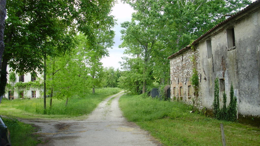 Stasion Di Pueste Nogaredo Bagian luar foto